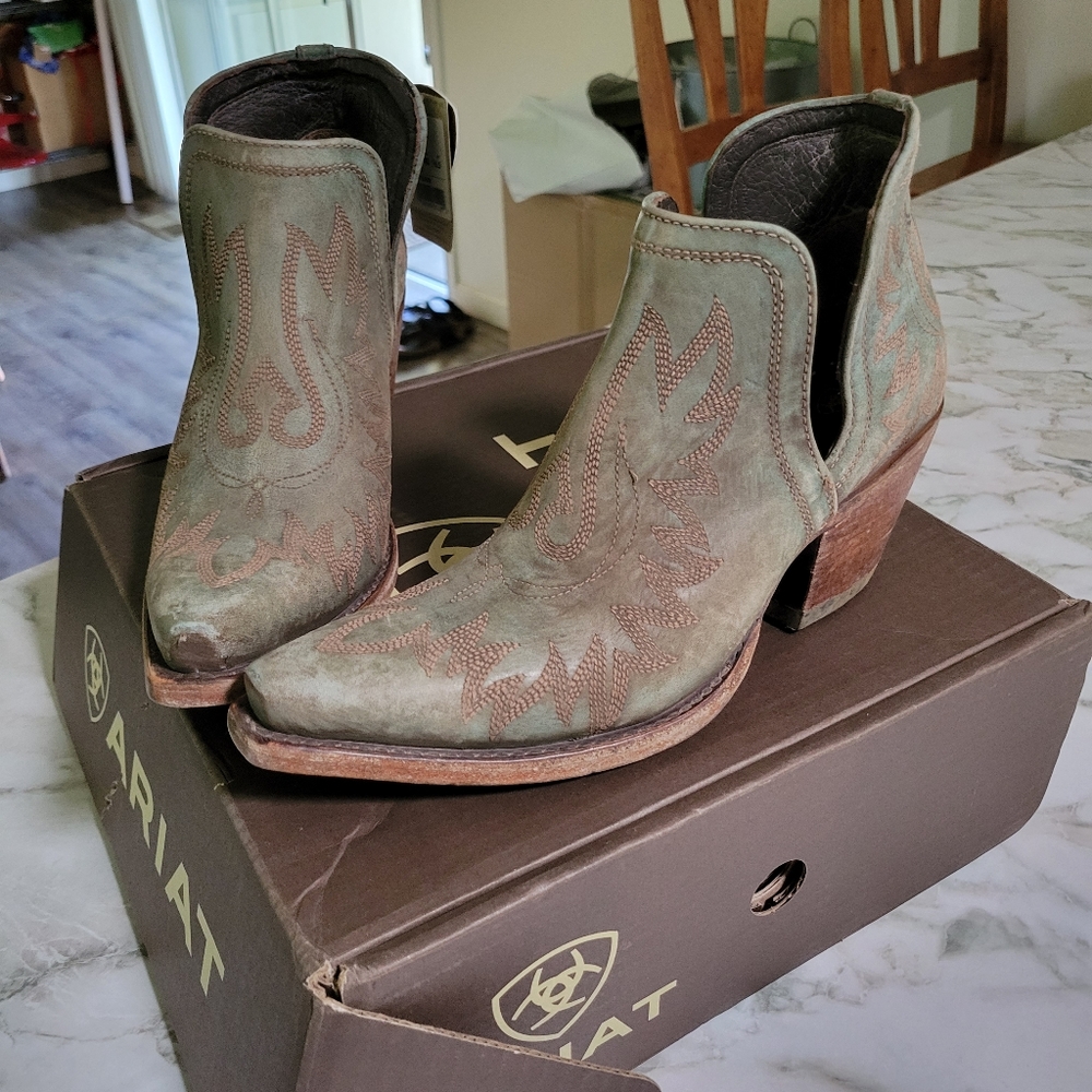 Ariat Dixon Distressed Turquoise Size 9